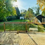 Spacious Room3, Airport, Free Pkg, Sep Entrance, New Reno, Shared Bathroom